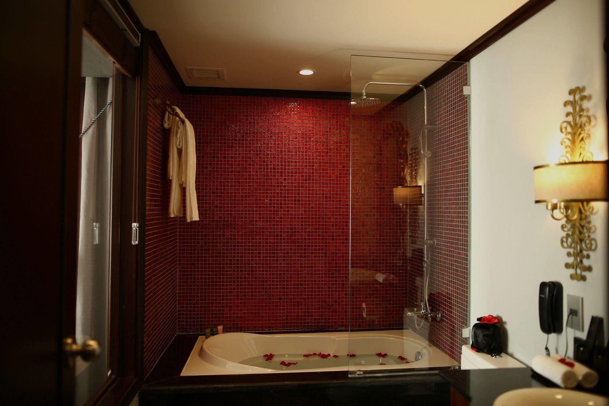 The Scarlett Boutique Hotel Хуе Екстериор снимка